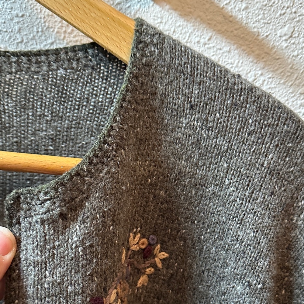Eddie Bauer Wool blend Hand knit & embroidered full zip sweater Woman’s XL - Picture 10 of 12